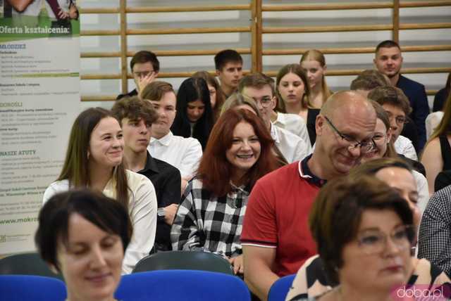 [WIDEO/FOTO] Uroczysta akademia, świadectwa i wyróżnienia podczas zakończenia roku w ZCSKR w Mokrzeszowie