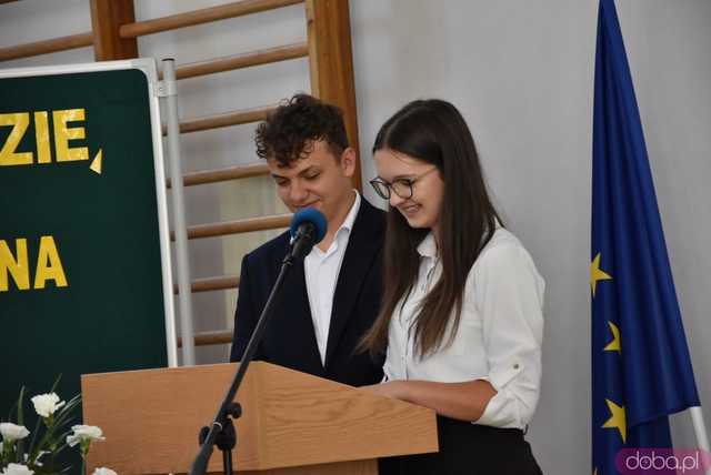 [FOTO] Pożegnanie dyrektor ZSCKR w Mokrzeszowie. Kto obejmie to stanowisko od września?