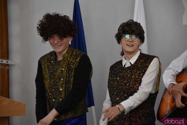 [FOTO] Pożegnanie dyrektor ZSCKR w Mokrzeszowie. Kto obejmie to stanowisko od września?
