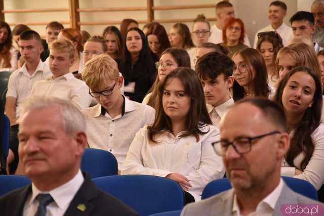[FOTO] Pożegnanie dyrektor ZSCKR w Mokrzeszowie. Kto obejmie to stanowisko od września?