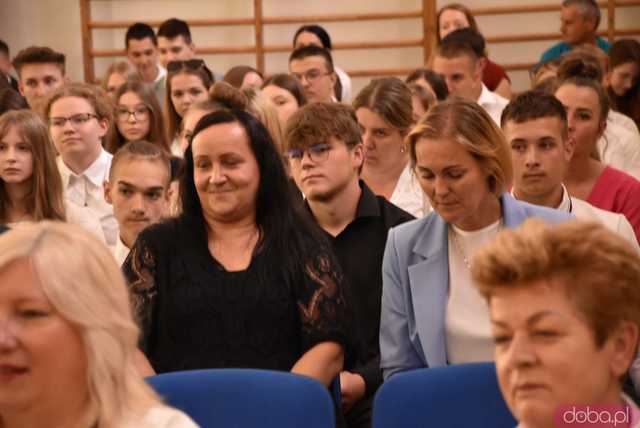 [FOTO] Pożegnanie dyrektor ZSCKR w Mokrzeszowie. Kto obejmie to stanowisko od września?
