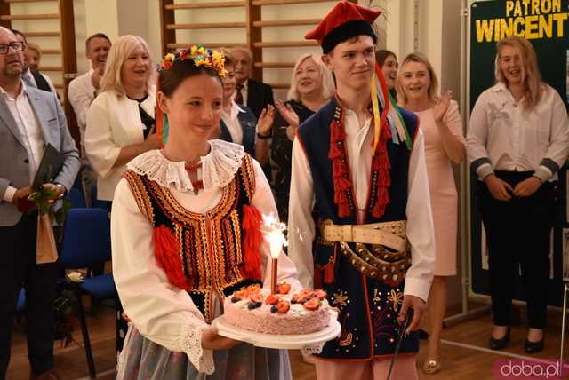 [FOTO] Pożegnanie dyrektor ZSCKR w Mokrzeszowie. Kto obejmie to stanowisko od września?