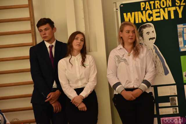 [FOTO] Pożegnanie dyrektor ZSCKR w Mokrzeszowie. Kto obejmie to stanowisko od września?