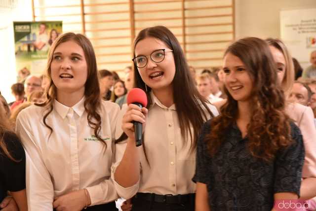 [FOTO] Pożegnanie dyrektor ZSCKR w Mokrzeszowie. Kto obejmie to stanowisko od września?