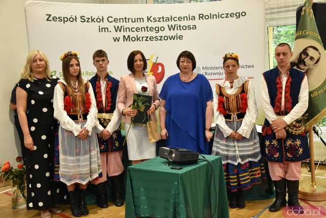 [FOTO] Pożegnanie dyrektor ZSCKR w Mokrzeszowie. Kto obejmie to stanowisko od września?