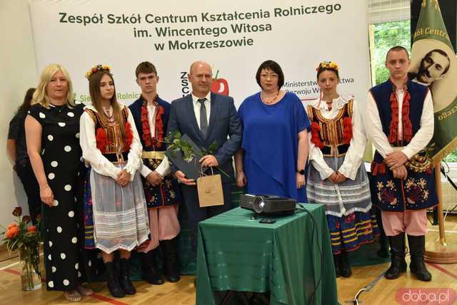 [FOTO] Pożegnanie dyrektor ZSCKR w Mokrzeszowie. Kto obejmie to stanowisko od września?