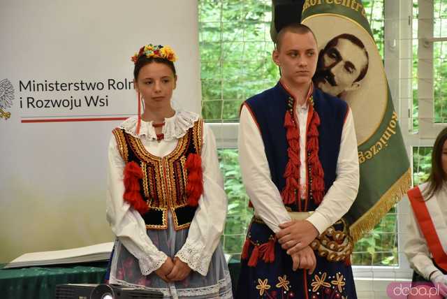 [FOTO] Pożegnanie dyrektor ZSCKR w Mokrzeszowie. Kto obejmie to stanowisko od września?