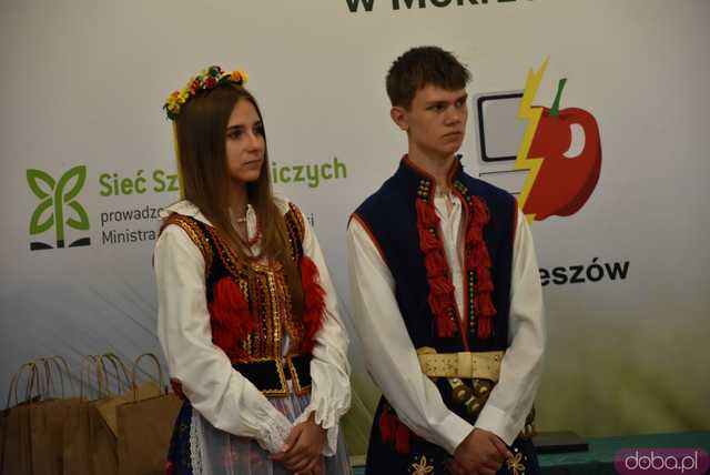[FOTO] Pożegnanie dyrektor ZSCKR w Mokrzeszowie. Kto obejmie to stanowisko od września?