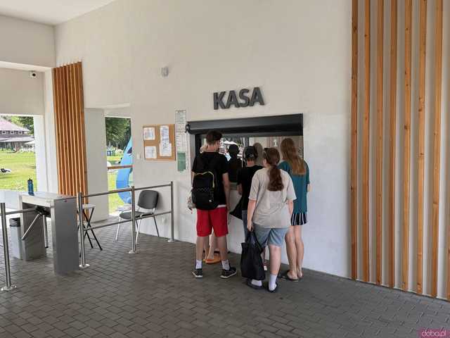 [KONKURS/ZDJĘCIA] Wakacje czas start! Baseny letnie w Świebodzicach i Świdnicy już otwarte