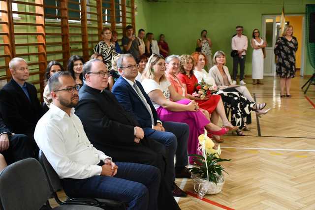 [FOTO] Uczniowie naszego powiatu przywitali wakacje. Uroczyste akademie zakończyły rok szkolny