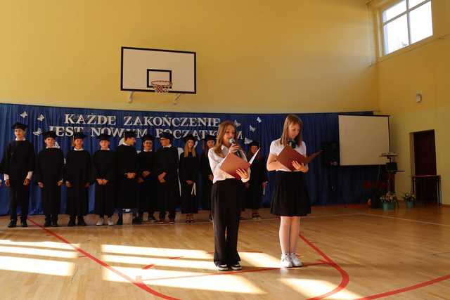 [FOTO] Uczniowie naszego powiatu przywitali wakacje. Uroczyste akademie zakończyły rok szkolny