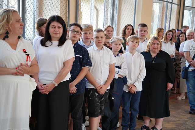 [FOTO] Uczniowie naszego powiatu przywitali wakacje. Uroczyste akademie zakończyły rok szkolny