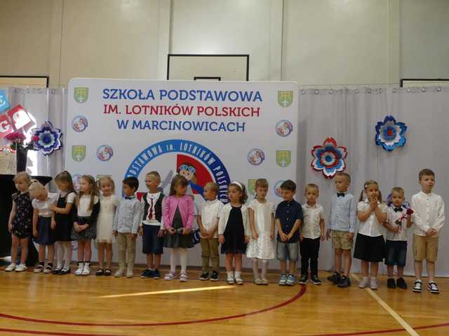 [FOTO] Uczniowie naszego powiatu przywitali wakacje. Uroczyste akademie zakończyły rok szkolny