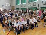 [FOTO] Uczniowie naszego powiatu przywitali wakacje. Uroczyste akademie zakończyły rok szkolny