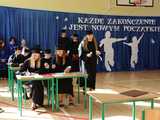 [FOTO] Uczniowie naszego powiatu przywitali wakacje. Uroczyste akademie zakończyły rok szkolny