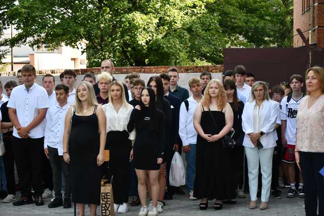 [FOTO] Uczniowie naszego powiatu przywitali wakacje. Uroczyste akademie zakończyły rok szkolny