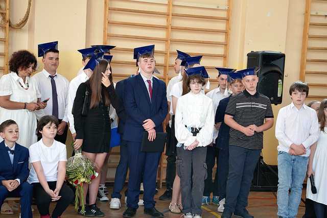 [FOTO] Uczniowie naszego powiatu przywitali wakacje. Uroczyste akademie zakończyły rok szkolny