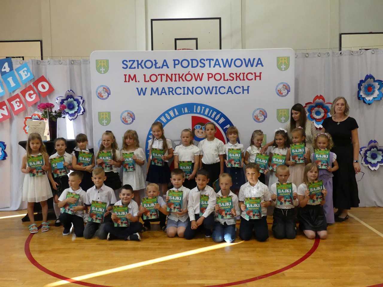 [FOTO] Uczniowie naszego powiatu przywitali wakacje. Uroczyste akademie zakończyły rok szkolny