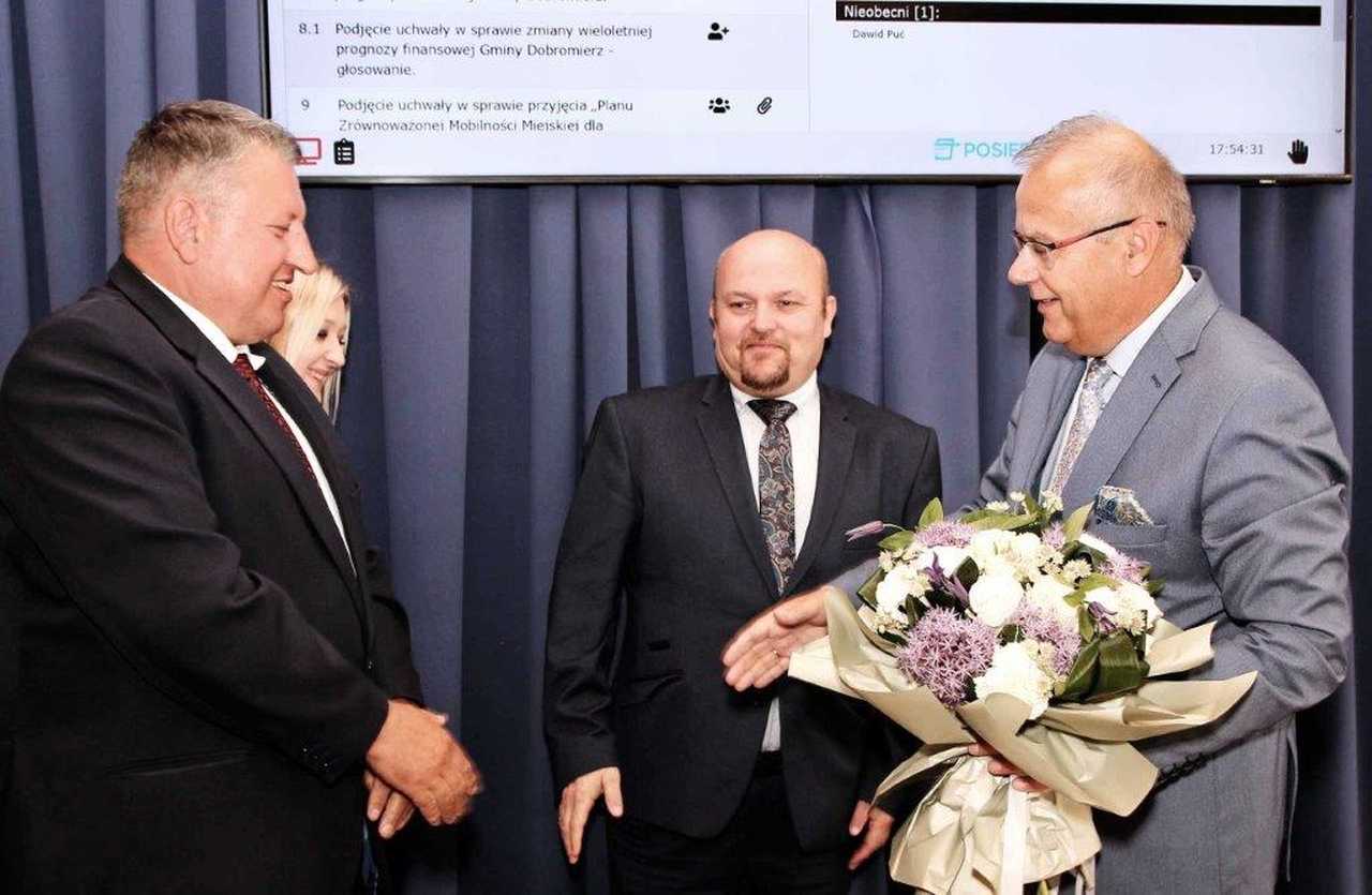 [FOTO] Wójt Dobromierza z absolutorium za zeszłoroczny budżet