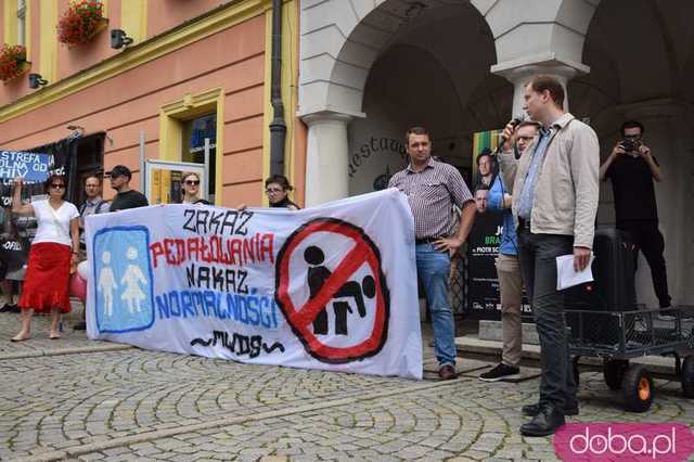 [FOTO, VIDEO] Zakaz pedałowania, nakaz normalności. 