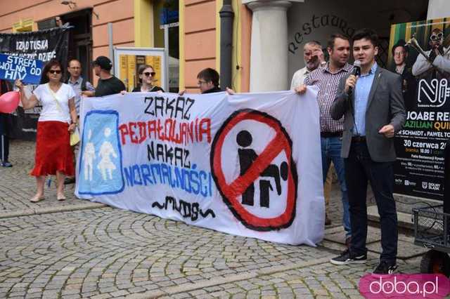 [FOTO, VIDEO] Zakaz pedałowania, nakaz normalności. 