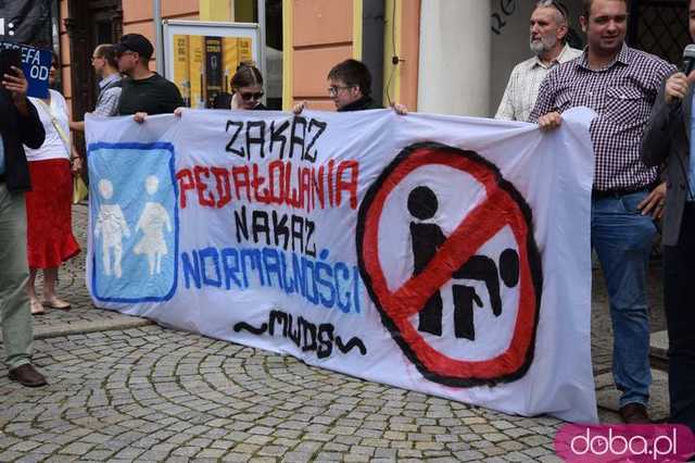 [FOTO, VIDEO] Zakaz pedałowania, nakaz normalności. 