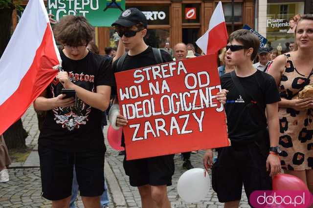 [FOTO, VIDEO] Zakaz pedałowania, nakaz normalności. 