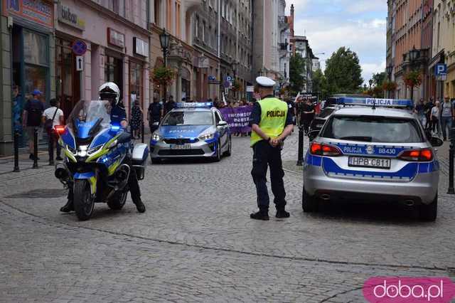 [FOTO, VIDEO] Zakaz pedałowania, nakaz normalności. 
