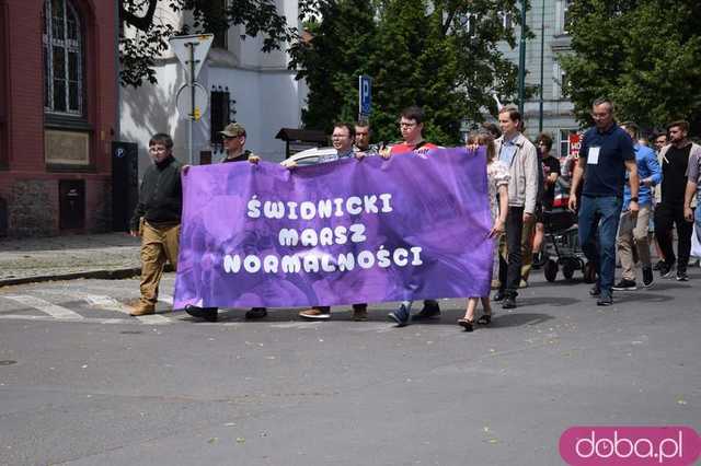 [FOTO, VIDEO] Zakaz pedałowania, nakaz normalności. 