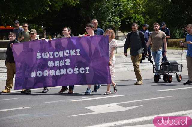 [FOTO, VIDEO] Zakaz pedałowania, nakaz normalności. 