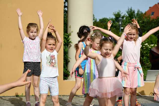 [FOTO] Powitanie lata z najmłodszymi członkami klubu Dance Fam