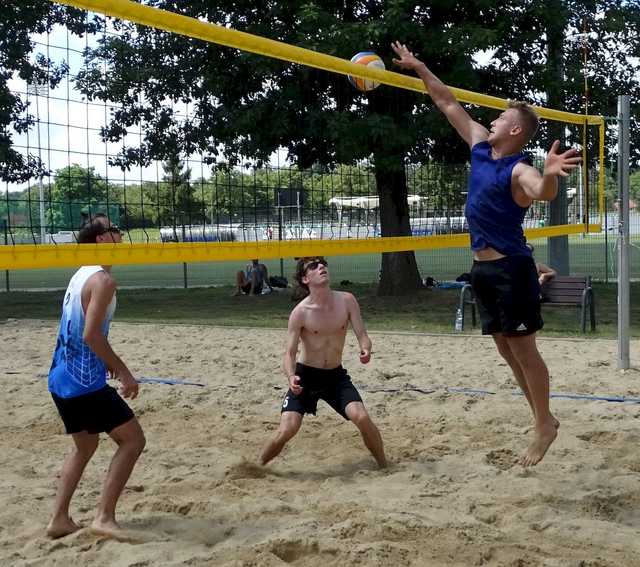 [FOTO] Rywalizowali w turnieju plażówki
