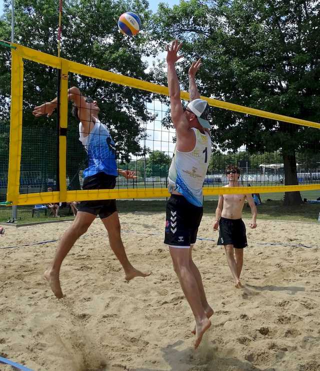 [FOTO] Rywalizowali w turnieju plażówki