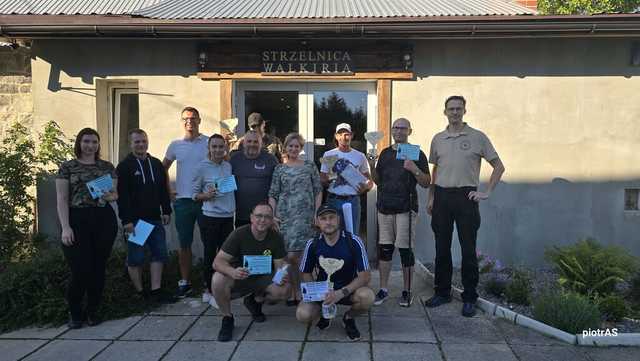 [FOTO] Mieszkańcy Świebodzic spróbowali swoich sił w Otwartych Zawodach Strzeleckich o Puchar Burmistrza