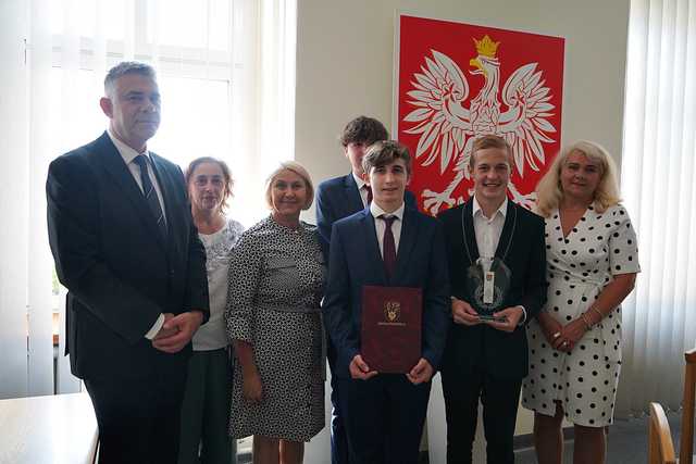 [FOTO] Do uczniów z Mokrzeszowa powędrował Laur Młodego Samorządowca