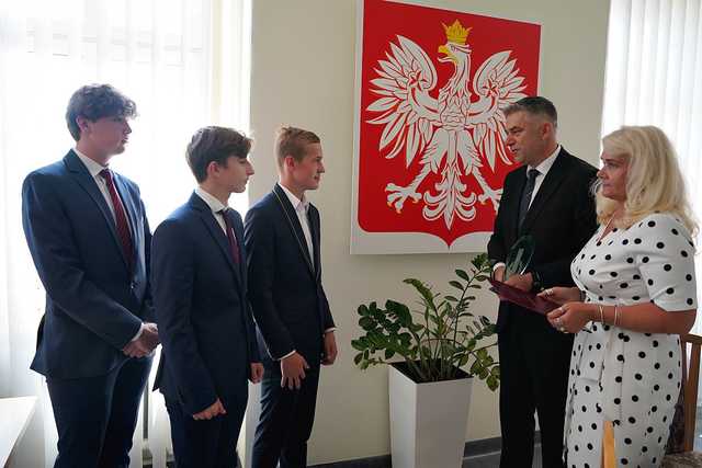 [FOTO] Do uczniów z Mokrzeszowa powędrował Laur Młodego Samorządowca