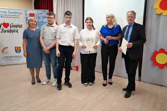 [FOTO] Do uczniów z Mokrzeszowa powędrował Laur Młodego Samorządowca