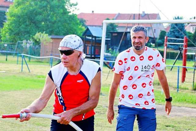 [FOTO] Biegają, aby przegonić raka. Wystartowali z Wierzbnej, skończą w Zduńskiej Woli 