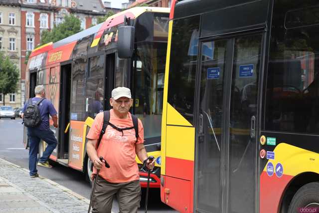 [FOTO] Start rewolucyjnych zmian w komunikacji miejskiej. Zobaczcie autobusy na nowych trasach i przystankach!