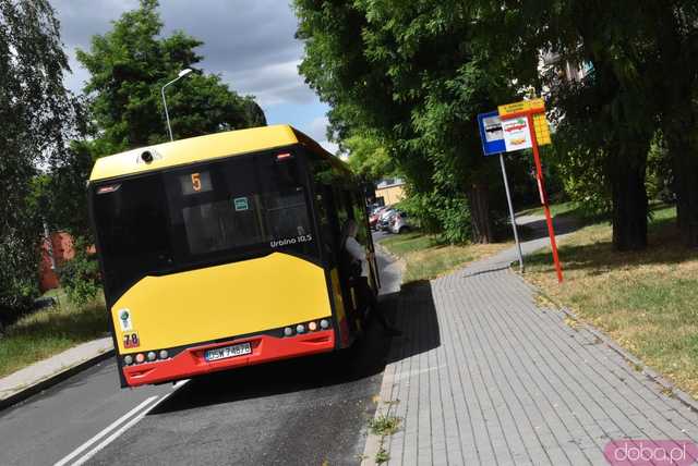 [FOTO] Start rewolucyjnych zmian w komunikacji miejskiej. Zobaczcie autobusy na nowych trasach i przystankach!
