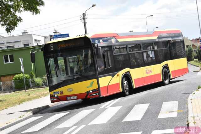 [FOTO] Start rewolucyjnych zmian w komunikacji miejskiej. Zobaczcie autobusy na nowych trasach i przystankach!