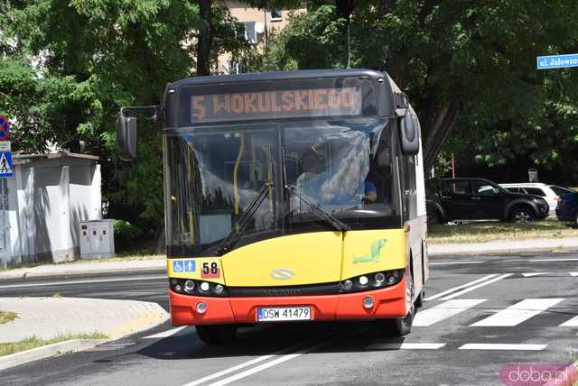 [FOTO] Start rewolucyjnych zmian w komunikacji miejskiej. Zobaczcie autobusy na nowych trasach i przystankach!