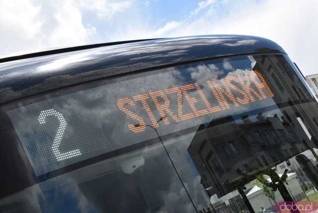 [FOTO] Start rewolucyjnych zmian w komunikacji miejskiej. Zobaczcie autobusy na nowych trasach i przystankach!