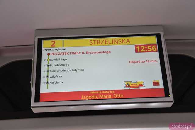 [FOTO] Start rewolucyjnych zmian w komunikacji miejskiej. Zobaczcie autobusy na nowych trasach i przystankach!