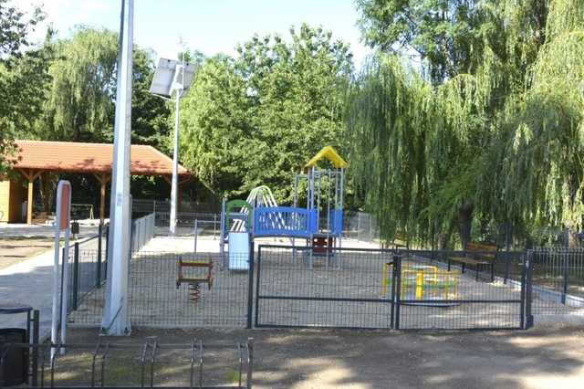 [FOTO] Trwa budowa stref aktywności w Tomkowicach i Międzyrzeczu