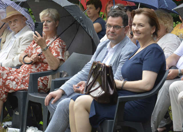 [FOTO] Deszczowa aura nie przeszkodziła w odegraniu inauguracyjnego koncertu z cyklu Fortepian w Kamieniołomie