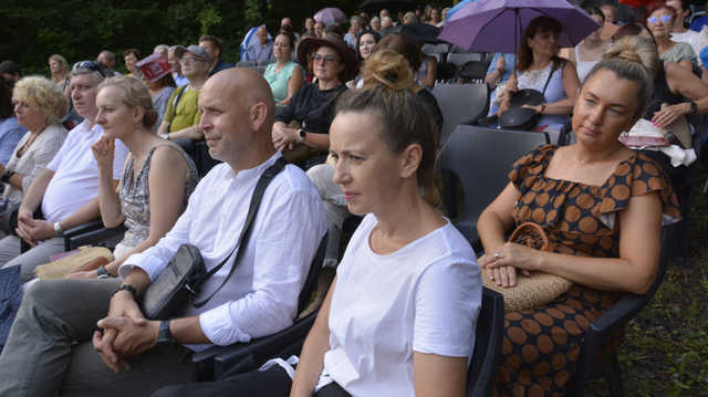 [FOTO] Deszczowa aura nie przeszkodziła w odegraniu inauguracyjnego koncertu z cyklu Fortepian w Kamieniołomie