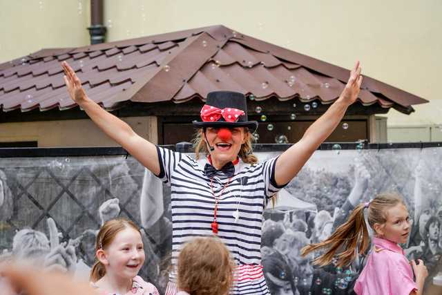 [FOTO] Magiczne przedstawienia pod gołym niebem. Ruszył Festiwal Teatru Otwartego