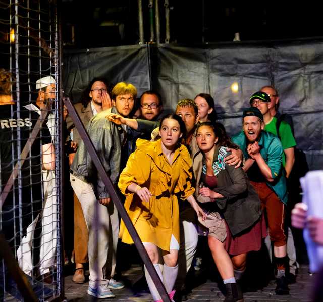 [FOTO] Plenerowe spektakle, strefa zabaw dla dzieci, spacer śladami murów obronnych. Trwa Festiwal Teatru Otwartego