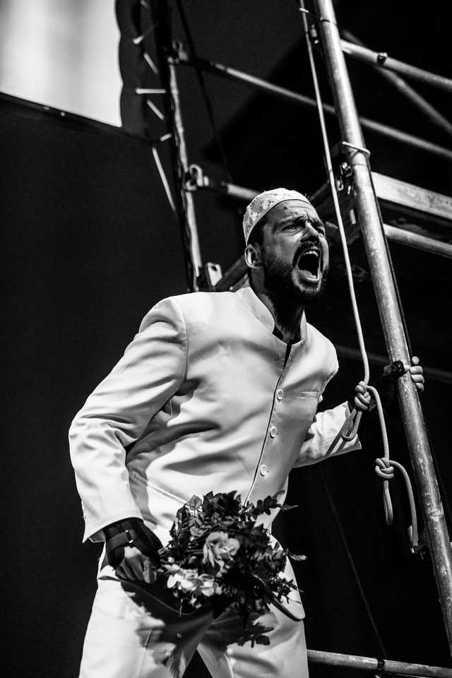 [FOTO] Plenerowe spektakle, strefa zabaw dla dzieci, spacer śladami murów obronnych. Trwa Festiwal Teatru Otwartego